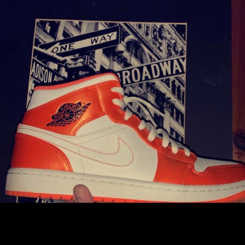 Jordan retro 1s